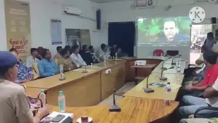 आगर: “नशे से दूरी है जरूरी” अभियान के तहत ट्रक-ऑटो चालकों के लिए एसपी कार्यालय सभागार में जागरूकता कार्यक्रम हुआ आयोजित