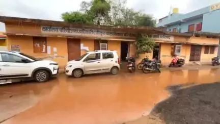 शौचालय और पानी के समस्याओं के साथ जर्जर भवन में संचालित हो रहा सक्ती जिले का महिला एवं बाल विकास का कार्यालय #jansamasya