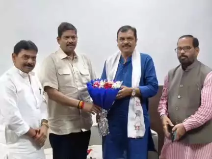 सीहोर: भाजपा प्रदेश उपाध्यक्ष का सर्किट हाउस में स्वागत, विधायक व जिलाध्यक्ष ने की चर्चा