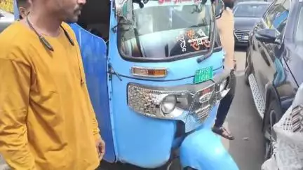 इंदौर: स्कूल से बच्चों से भरे ऑटो को महिला कार चालक ने मारी टक्कर, ऑटो में सवार एक बच्चा गंभीर रूप से घायल