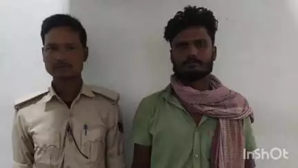 शंकरपुर: शंकरपुर थाने की पुलिस ने परसा गांव में छापा मारकर शराब के नशे में संतन मेहता को गिरफ्तार किया