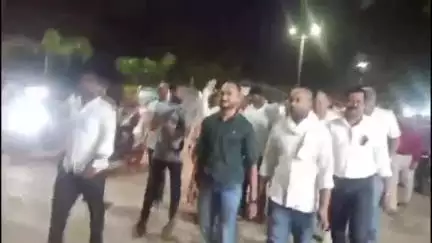 वणी: छत्रपती शिवाजी महाराज चौक येथे संभाजी ब्रिगेडच्या वतीने निदर्शने, तहसीलदारांमार्फत मुख्यमंत्र्यांना निवेदन