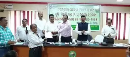 ଜୟପୁର: କୋରାପୁଟ କେନ୍ଦ୍ର ସମବାୟ ବ୍ୟାଙ୍କ ମୁଖ୍ୟ କାର୍ଯ୍ୟାଳୟରେ ଫସଲବୀମା ଯୋଜନା ଏବ˚ କୃଷି ମିଆଦି ରୁଣ ଉପରେ  କର୍ମଶାଳା