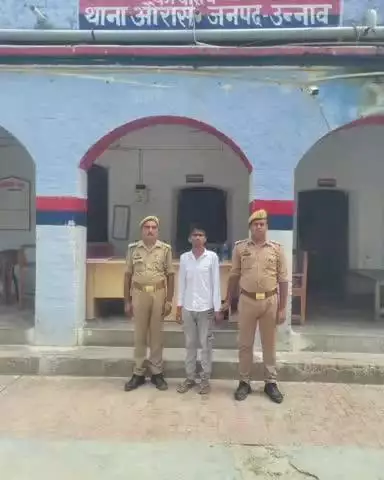हसनगंज: थाना औरास पुलिस ने दुष्कर्म के वांछित अभियुक्त को शीशी चौराहा से गिरफ्तार कर भेजा