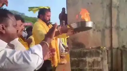 కొప్పులవారిగూడెం వద్ద పోలవరం ఎస్కేప్ గేట్లు ఎత్తి గోదావరి జలాలను విడుదల చేసిన ఎమ్మెల్యే చింతమనేని
