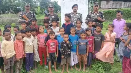 सिकटी: सिकटी सीमा पर सुरक्षा और संस्कार: एसएसबी ने बच्चों को दिखाया बॉर्डर, नेपाल एपीएफ के साथ की संयुक्त गश्ती
