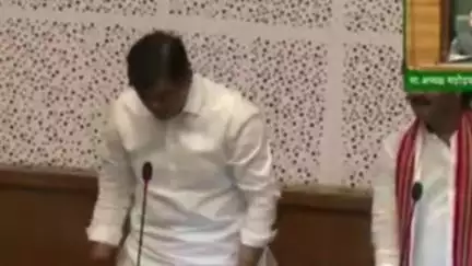 कोरेगाव: महाराष्ट्रात कृत्रिम फुलांवर घालणार बंदी : आ.महेश शिंदे यांच्या प्रयत्नांना यश; मंत्री भरतशेठ गोगावले यांनी दिली माहिती