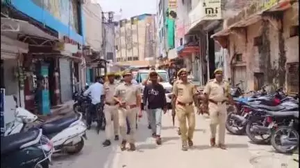 लाडपुरा: कोटा में इनामी शातिर बदमाश का सरेबाज़ार जुलूस, भीमगंजमंडी पुलिस की सख्ती का असर- कानून का डर और अपराधियों में खौफ