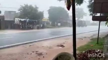 नारायणपुर: नारायणपुर में मूसलाधार बारिश से जनजीवन अस्त-व्यस्त, बिजली भी गुल