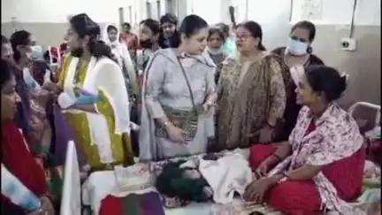 सोहागपुर: जिला चिकित्सालय में गहोई महिला मंडल ने सिविल सर्जन की उपस्थिति में मच्छरदानी वितरित की