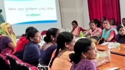 चैनपुर: प्रखंड विकास पदाधिकारी की अध्यक्षता में बूथ लेवल अधिकारियों और सचिवों के साथ बैठक