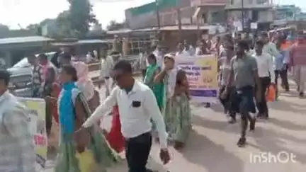 कांकेर: कांकेर जिले के अंशकालीन स्कूल सफाई कर्मचारियों ने सांकेतिक रैली निकालकर रायपुर के लिए किया रवाना