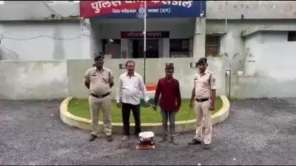 कसडोल: कसडोल पुलिस ने मड़कडा से अवैध महुआ शराब बिक्री करते दो आरोपियों को किया गिरफ्तार, आबकारी एक्ट के तहत की गई कार्रवाई