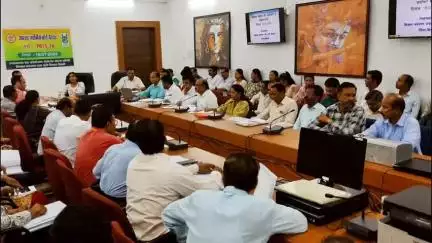 कुरई: कलेक्टर की अध्यक्षता में कलेक्ट्रेट सभा कक्ष में आत्मा गवर्निंग बोर्ड एवं कृषि विभाग की समीक्षा बैठक संपन्न
