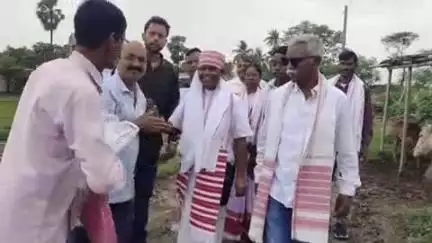 पूर्णिया पूर्व: सरना प्रार्थना सभा के राष्ट्रीय अध्यक्ष बंधन तिग्गा टेटगामा पहुंचे, पीड़ित परिवार से मिलकर  व्यक्त की संवेदना
