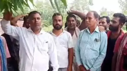 कसिया: कसया क्षेत्र में स्मार्ट सिटी के निर्माण के लिए किसानों ने उपजाऊ भूमि के अधिग्रहण का किया विरोध