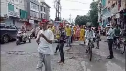 सोहागपुर: नगर के झूलेलाल मंदिर से चालीसा महोत्सव पर सिंधी समुदाय द्वारा निकाली गई कलश यात्रा