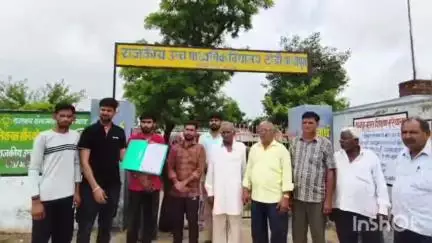 दांतारामगढ़: बगडियों की ढाणी के राजकीय विद्यालय में शिक्षक की प्रतिनियुक्ति का विरोध, ग्रामीणों ने ज्ञापन देकर आंदोलन की चेतावनी दी