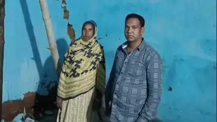 भंडरा: भैसमुंदो गांव में बारिश से मकान हुआ धराशायी, निरीक्षण करने पहुंचे मुखिया व सांसद प्रतिनिधि, पीड़िता को मदद का भरोसा