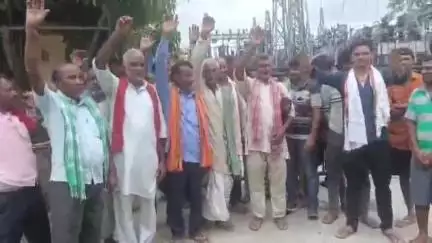 नौतन: नौतन के बनकटवा गांव के ट्रान्सफर से तेल चोरी पावर हाउस के समीप ग्रामीणों ने किया हंगामा
