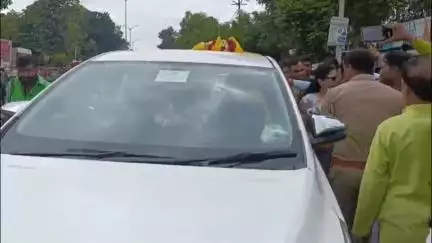 गोंडा: गोंडा में महिलाओं से नहीं मिले मंत्री ओमप्रकाश राजभर, नाराज महिलाओं ने किया मंत्री का विरोध