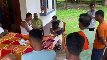 कोईलवर: सड़क दुर्घटना में घायल सोनघट्टा के BPSC शिक्षक अंकू पांडे का पटना में इलाज के दौरान निधन, परिजनों से मिले अजय सिंह