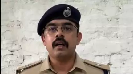 बक्सी बाजार में बमबाजी के मामले में पुलिस ने दो अभियुक्तों को किया गिरफ्तार, 17 जिंदा देसी बम बरामद