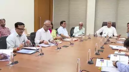 ગાંધીનગર: રાજ્યના વિકાસને ગતિ આપતા હાઈ પ્રાયોરિટી પ્રોજેક્ટ્સની કામગીરી પ્રગતિની સમીક્ષા કરતા મુખ્યમંત્રી