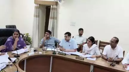 स्वीकृत कार्यों को गुणवत्तापूर्वक पूर्ण करने के लिए विभागीय अधिकारियों की DMFT गर्वनिंग बैठक क्लैक्ट्रैट सभागार में हुई