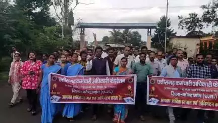 कोंडागांव: कर्मचारी अधिकारी फेडरेशन ने 11 सूत्रीय मांगों को लेकर कोंडागांव में किया प्रदर्शन, कलेक्टर कार्यालय में सौंपा ज्ञापन
