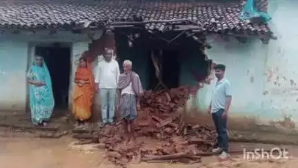 बरियातु: साल्वे गांव में जंगली हाथियों का उत्पात, 6 घंटे में कई घर और चाहरदिवारी तोड़ी