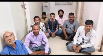 વઢવાણ: સુરેન્દ્રનગર એલસીબી પોલીસે લીમડી ના એક રેણાક મકાનમાં જુગાર રમતા આઠ શખ્સોને ઝડપી પડ્યા##
