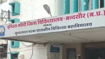 मंदसौर: सीतामऊ फाटक ओवर ब्रिज पर अज्ञात वाहन चालक ने टू व्हीलर को मारी टक्कर, चालक घायल