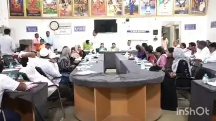 ಕೋಲಾರ: ನಗರದಲ್ಲಿ ವೈಜ್ಞಾನಿಕ ತ್ಯಾಜ್ಯ ವಿಲೇವಾರಿಗೆ ಕ್ರಮವಹಿಸುವಂತೆ ಸದಸ್ಯರಿಂದ ಒತ್ತಾಯ
ಬೆಸ್ಕಾಂ ಅಕಾರಿಗಳ ವಿರುದ್ಧ ಪುರಪಿತೃಗಳು ಗರಂ
