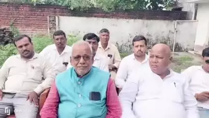 छतरपुर: छतरपुर मुखिया संघ ने चराई मुखिया को धमकाने वाले के खिलाफ कानूनी कार्रवाई की मांग की