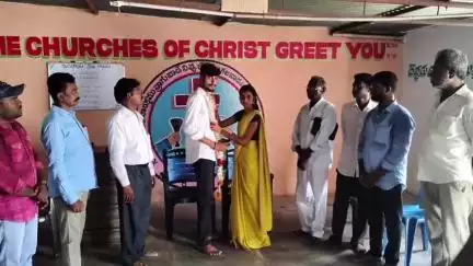 గిద్దలూరు: కంభం మండలం కందులాపురం చర్చిలో ప్రేమ జంటకు వివాహం జరిపించిన ఎమ్మార్పీఎస్ నాయకులు