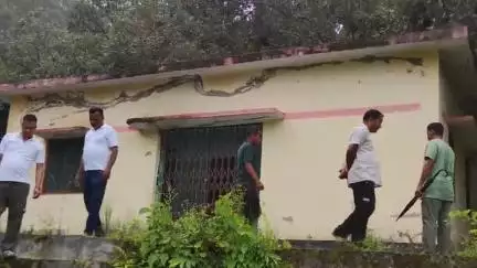 कांडा: कमस्यारघाटी क्षेत्र के खातीगांव में पशुपालकों के लिए लाखों की लागत से बना एकमात्र पशु सेवा केंद्र भवन वर्षों से लगा ताला
