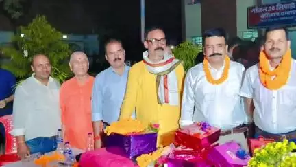 नौतन: नौतन के नए थाना अध्यक्ष प्रमोद कुमार पासवान का स्वागत, पुरवा थाना अध्यक्ष की विदाई