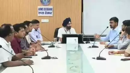 देवघर: उपायुक्त ने एम्स सभागार में बैठक कर अधिकारियों को दिए आवश्यक दिशा-निर्देश