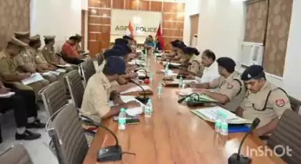 आगरा: पुलिस आयुक्त ने कार्यालय पर राजपत्रित अधिकारियों के साथ पाक्षिक अपराध गोष्ठी का आयोजन किया