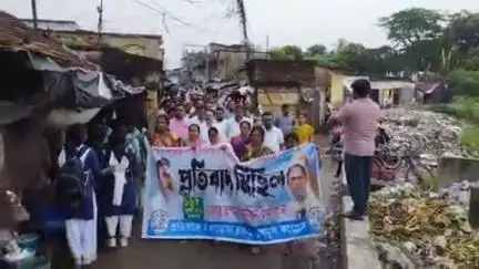 হাড়োয়া: BJP'র বিরুদ্ধে বাংলাভাষী এবং বাংলা বিরোধী চক্রান্তের অভিযোগ তুলে হাড়োয়ায় প্রতিবাদ মিছিল তৃণমূলের