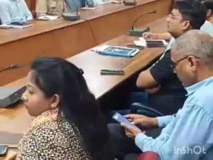 श्योपुर: सीएम हेल्पलाइन में लापरवाही पर दो सचिव निलंबित, 7 उपयंत्री, 3 एडीईओ व 13 पंचायत सचिवों को नोटिस