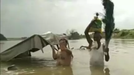मुरैना नगर: बारिश बनी आफत, नदी-नाले उफान पर, आसन नदी में ट्रैक्टर डूबा, ADM बोले- यह तो जानबूझकर गलती करना है