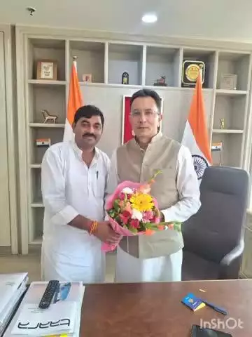 केंद्रीय राज्य मंत्री भारत सरकार एवं सांसद पीलीभीत से लगाई रजिस्ट्री आफिस बनबाने की गुहार


पीलीभीत / आपको सादर अवगत करा