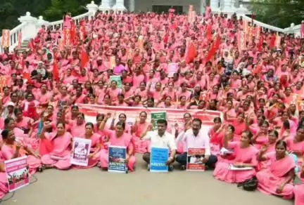 ಕಲಬುರಗಿ: ಕನಿಷ್ಟ ಹತ್ತು ಸಾವಿರ ಗೌರವ ಧನ ನೀಡುವಂತೆ ನಗರದಲ್ಲಿ ರಾಜ್ಯ ಸಂಯುಕ್ತ ಆಶಾ ಕಾರ್ಯಕರ್ತೆಯರ ಪ್ರತಿಭಟನೆ