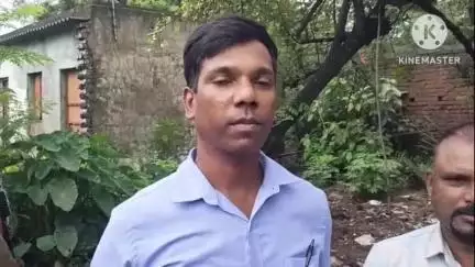 आदित्यपुर गम्हरिया: रापचा गांव के लखन महाली ने जेईई-मेन में किया उम्दा प्रदर्शन, यूको बैंक के अधिकारियों ने किया सम्मानित