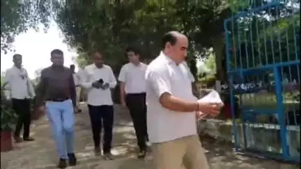 लालसोट: राणौली के राजकीय विद्यालय का दौसा जिला कलक्टर देवेन्द्र कुमार ने निरीक्षण कर विद्यालय की व्यवस्थाओं का लिया जायजा