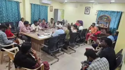 ఇబ్రహీంపట్నం: సరూర్నగర్ లో బోనాల ఏర్పాట్లపై అధికారులతో సమీక్ష సమావేశాన్ని నిర్వహించిన కార్పొరేటర్ బద్దం ప్రేమ్ మహేశ్వర్ రెడ్డి