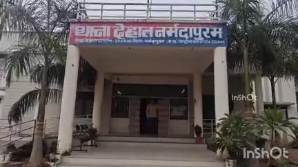 डबल फाटक के पास एक सूने मकान में अज्ञात चोर ने सोने-चांदी के जेवर और ₹80 हजार की नगदी चुराई