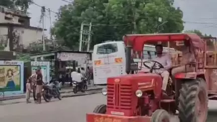 रसूलाबाद: रसूलाबाद में परिवहन विभाग की कार्रवाई से मचा हड़कंप, वाहन छोड़कर भागे चालक, एक ट्रैक्टर व पिकअप पर की गई सीज